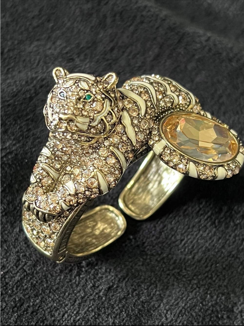 Heidi Daus “ Feline Fabulous “ cuff bracelet